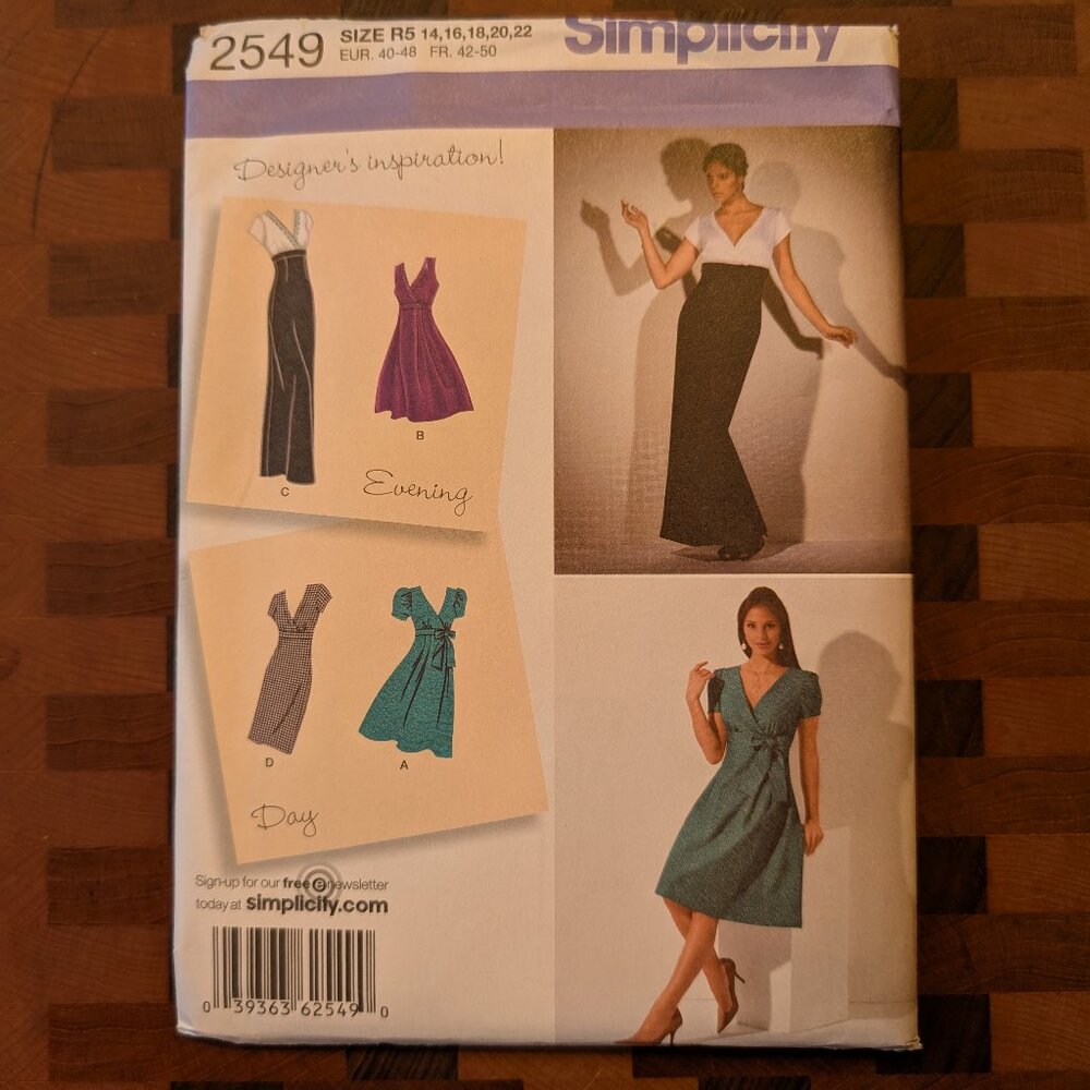 Simplicity 2549 - Uncut - Designer's Inspiration - Sizes 14-22 - day and evening